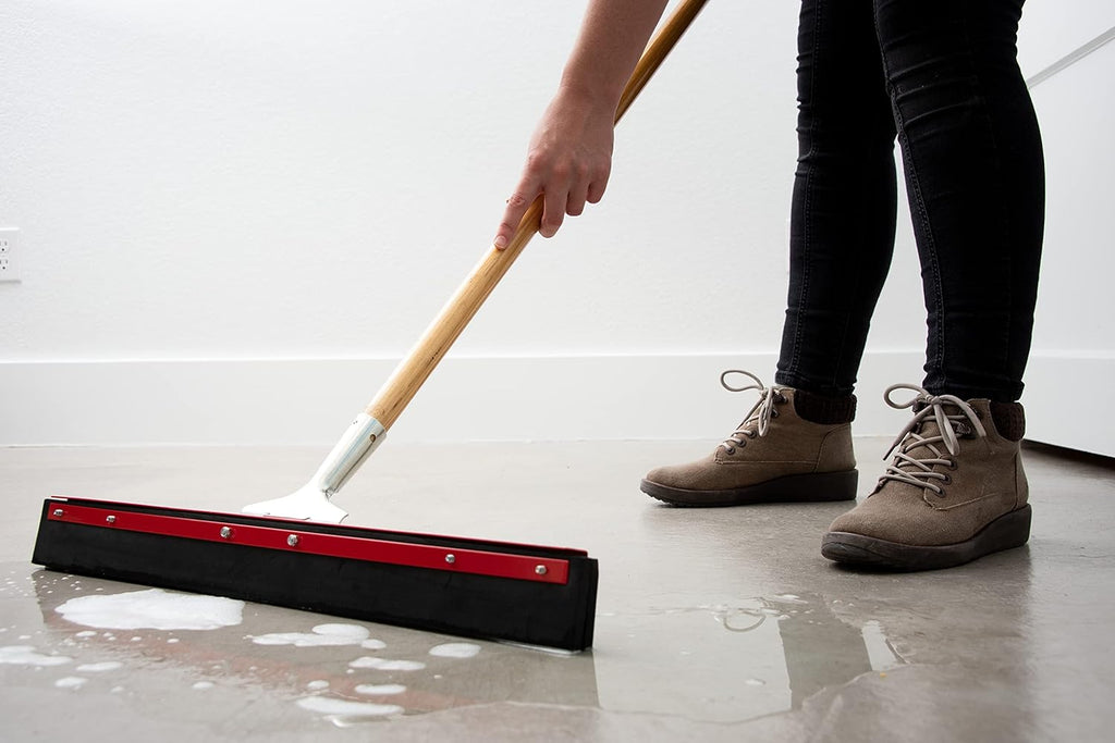 24 Overall Width Floor Squeegee with Steel Frame H133