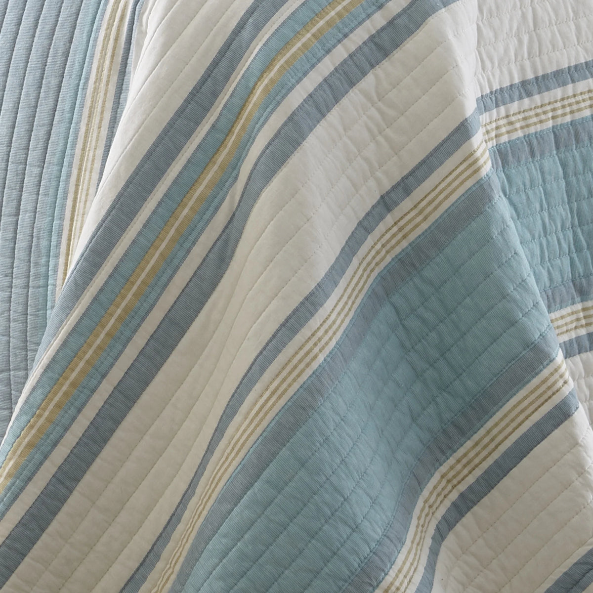 King Stripe Cotton Reversible Quilt Set with 2 Pillow Shams P746